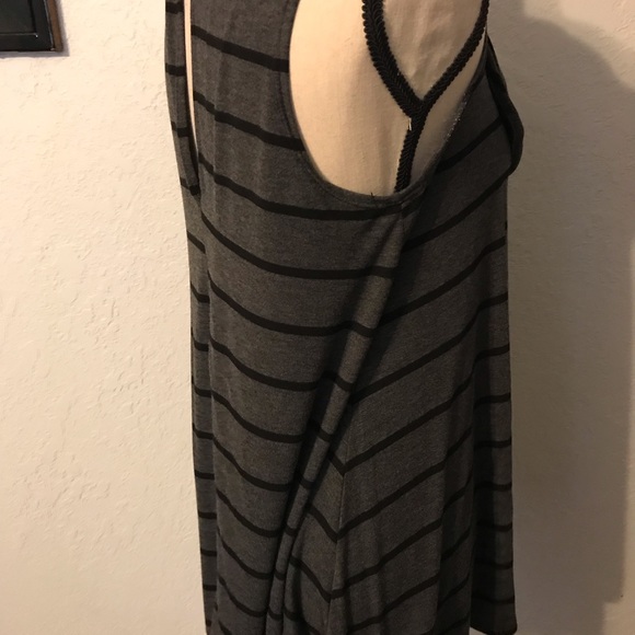 Black/Grey Tank - Picture 4 of 5